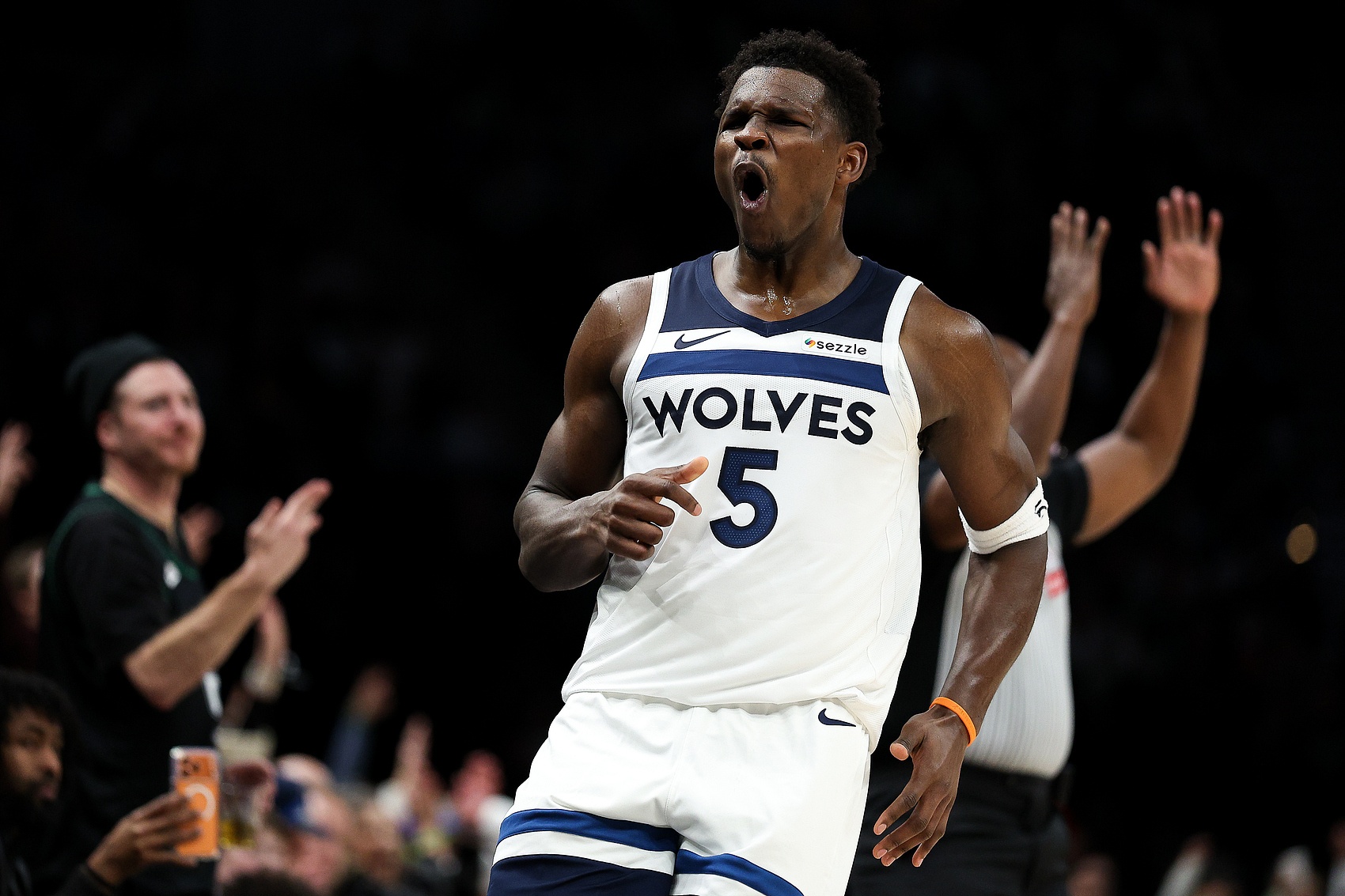 阿里纳斯:华子配得上更多MVP讨论 他攻防出色&进步体现在战绩上